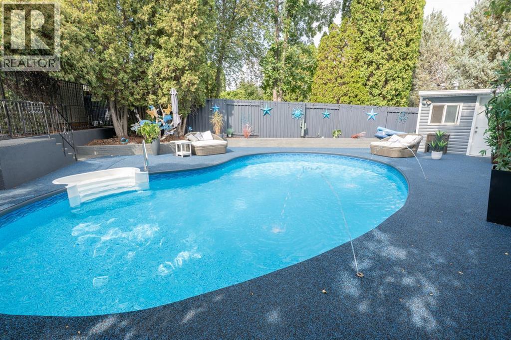 Single Family House 5 Level for Sale in   Street SE Connaught Medicine Hat 