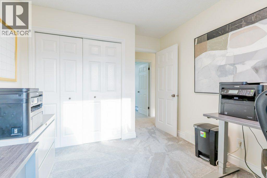 Single Family House 5 Level for Sale in   Street SE Connaught Medicine Hat 