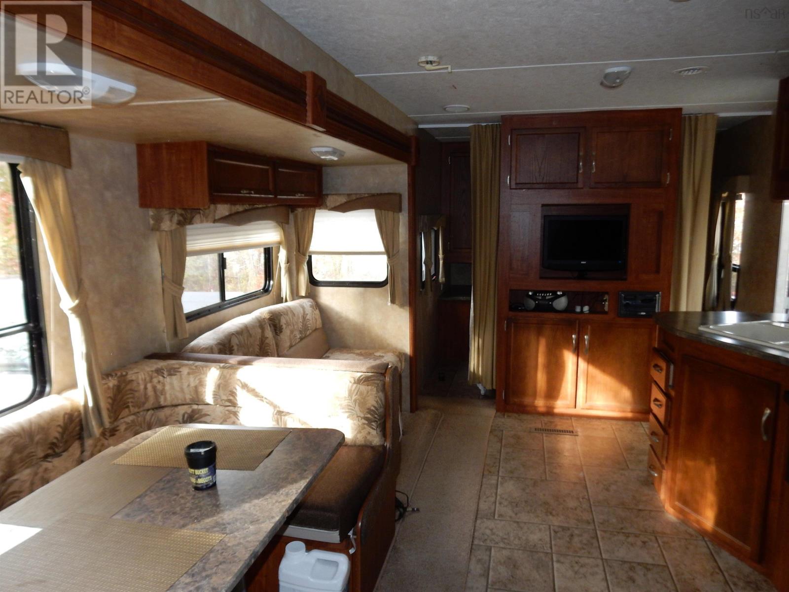 Property 11 of 32 of Highway 6