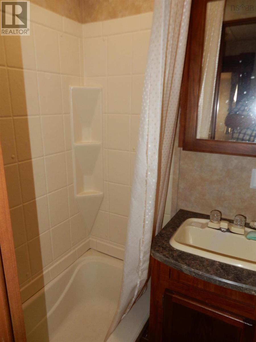 Property 7 of 32 of Highway 6