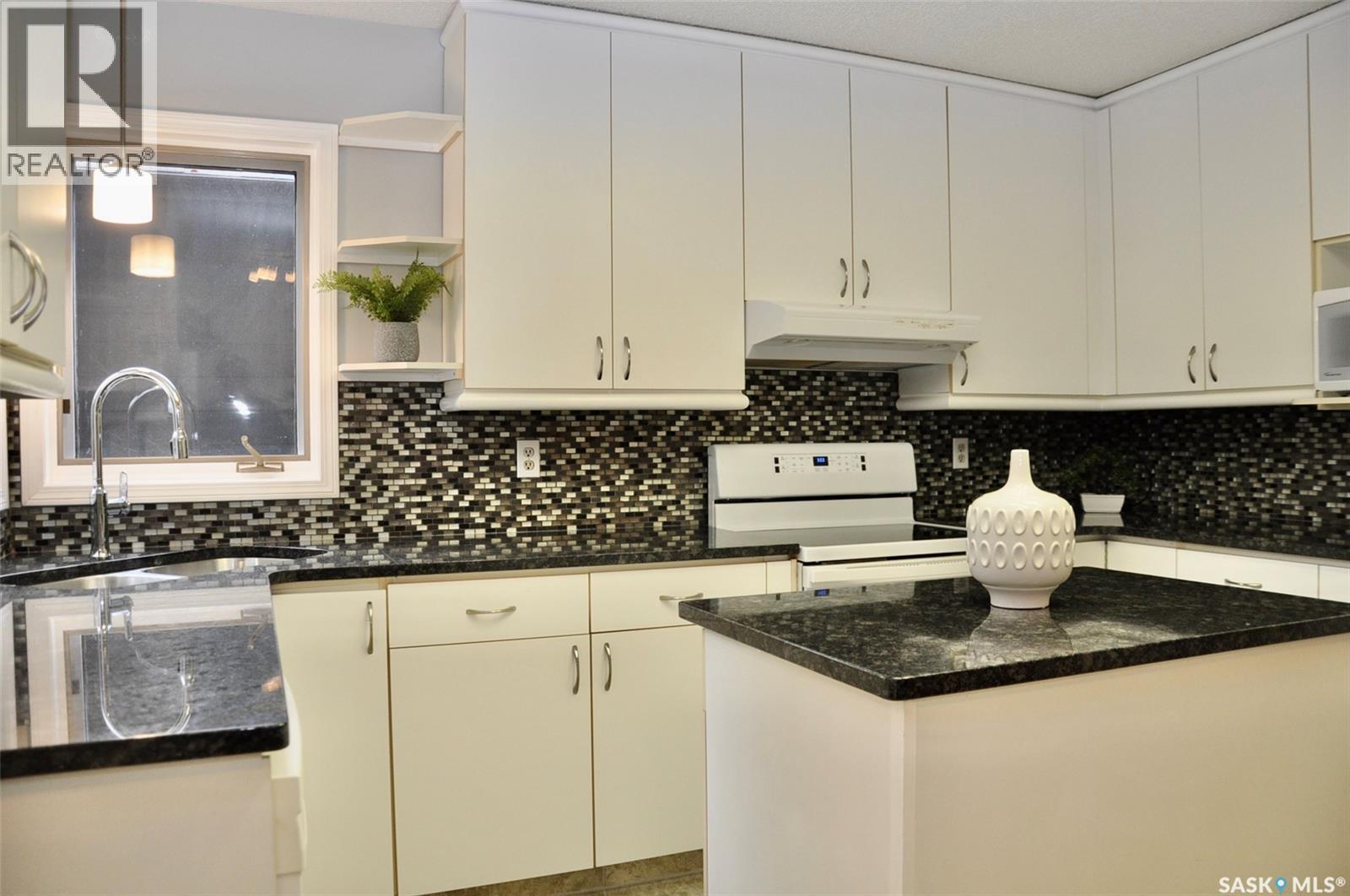 Single Family House 2 Level for Sale in   Heritage CRESCENT Saskatoon 