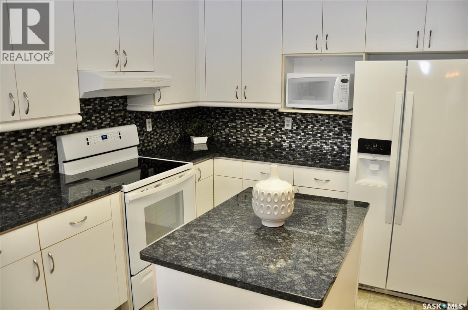 Single Family House 2 Level for Sale in   Heritage CRESCENT Saskatoon 