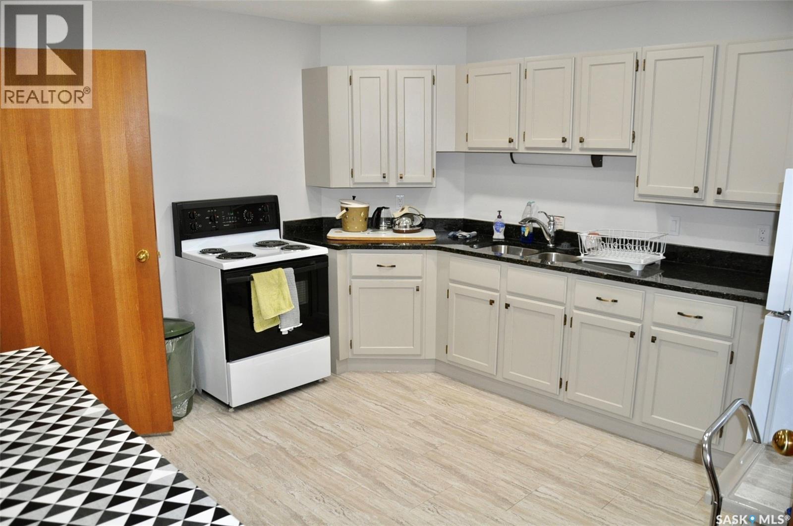 Single Family House 2 Level for Sale in   Heritage CRESCENT Saskatoon 
