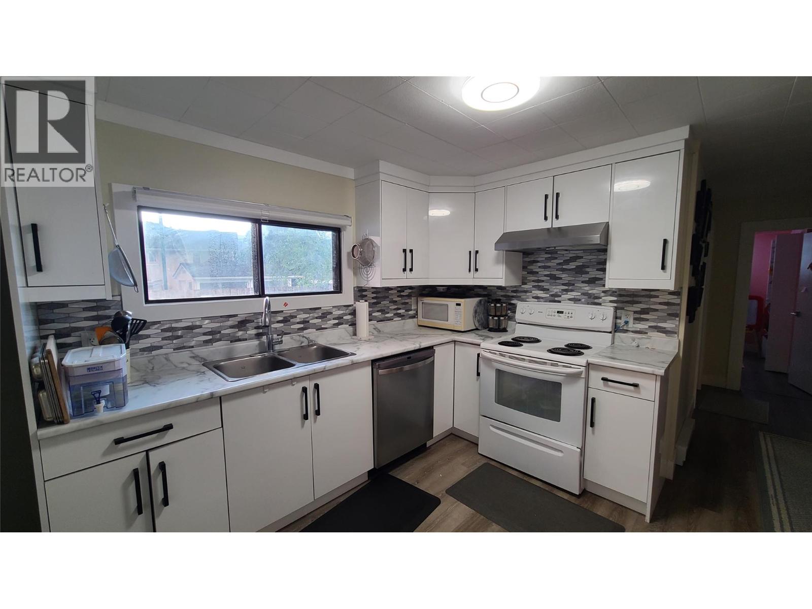6488 WOLFCUB Place, Oliver