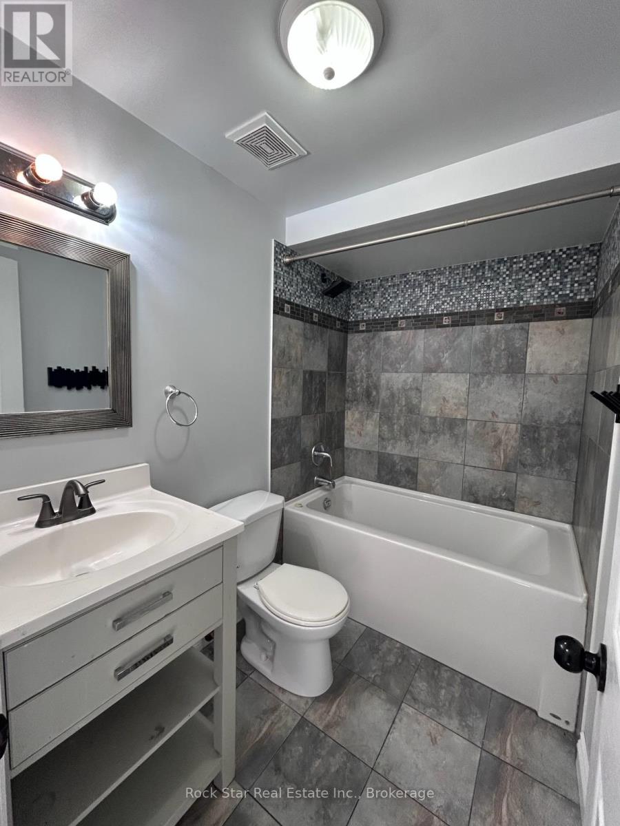 Single Family House for Sale in  DELANEY CRESCENT Barrie (Northwest) 