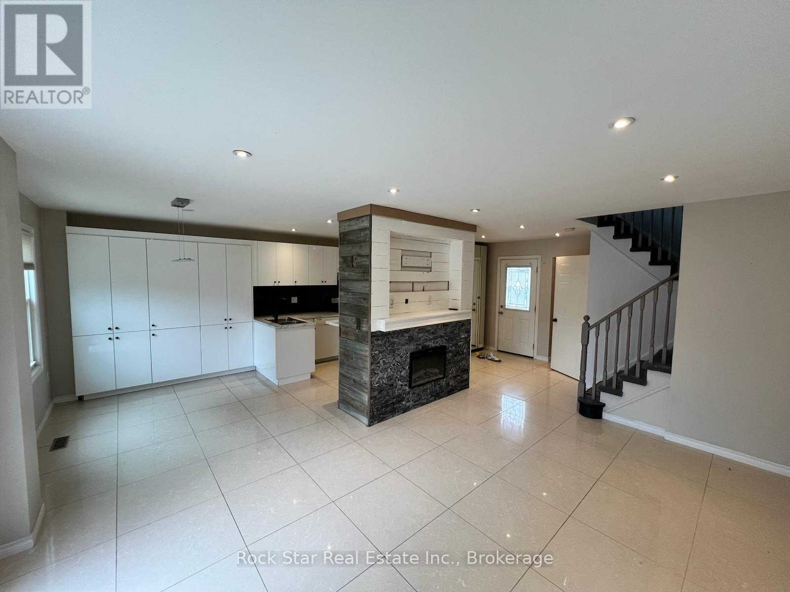 Single Family House for Sale in  DELANEY CRESCENT Barrie (Northwest) 