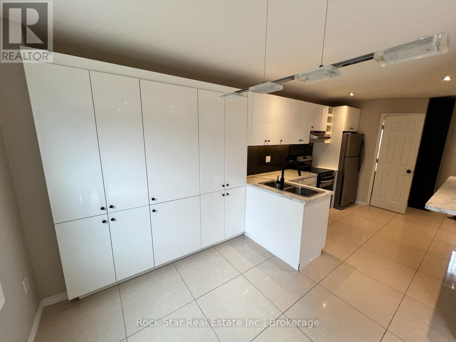 Single Family House for Sale in  DELANEY CRESCENT Barrie (Northwest) 