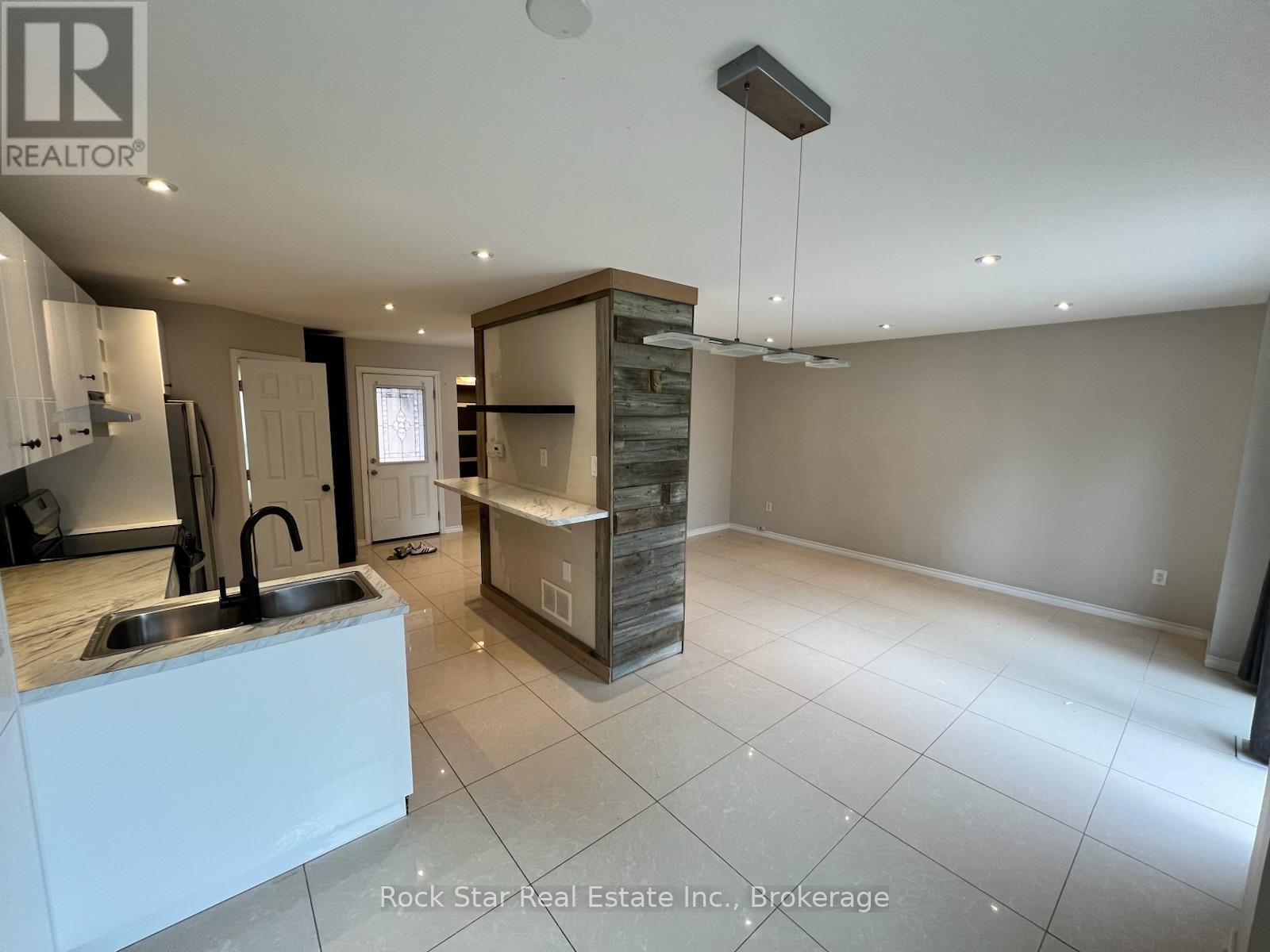 Single Family House for Sale in  DELANEY CRESCENT Barrie (Northwest) 