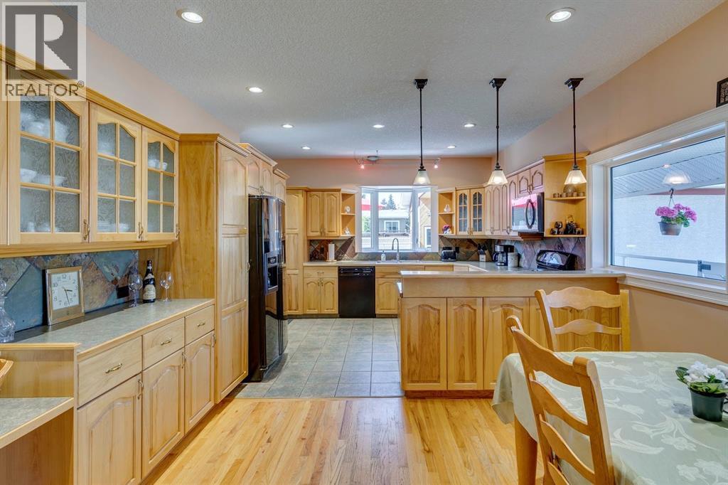 Single Family House 4 Level for Sale in  Sackville Drive SW Southwood Calgary 