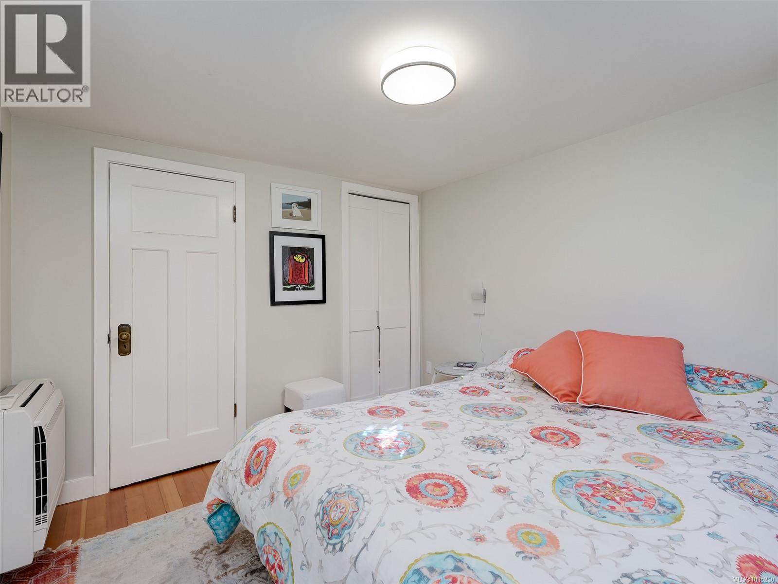  1165 Burdett Avenue, Victoria