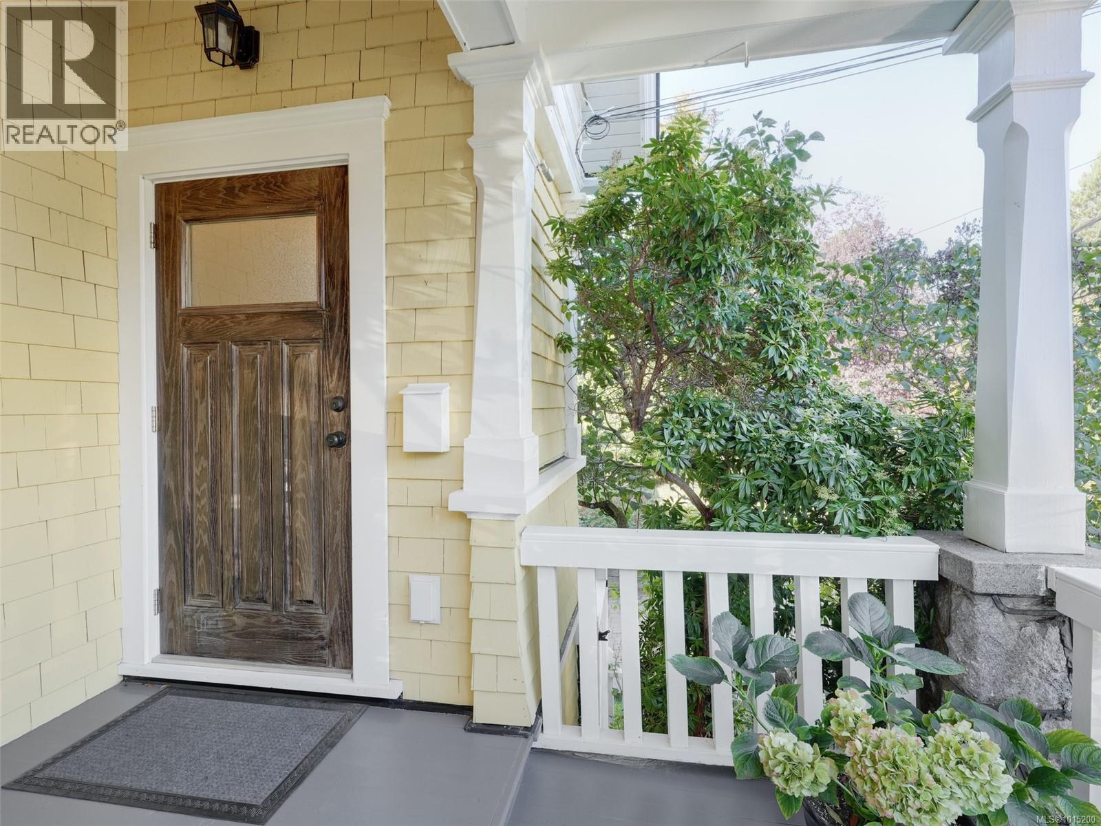  1165 Burdett Avenue, Victoria