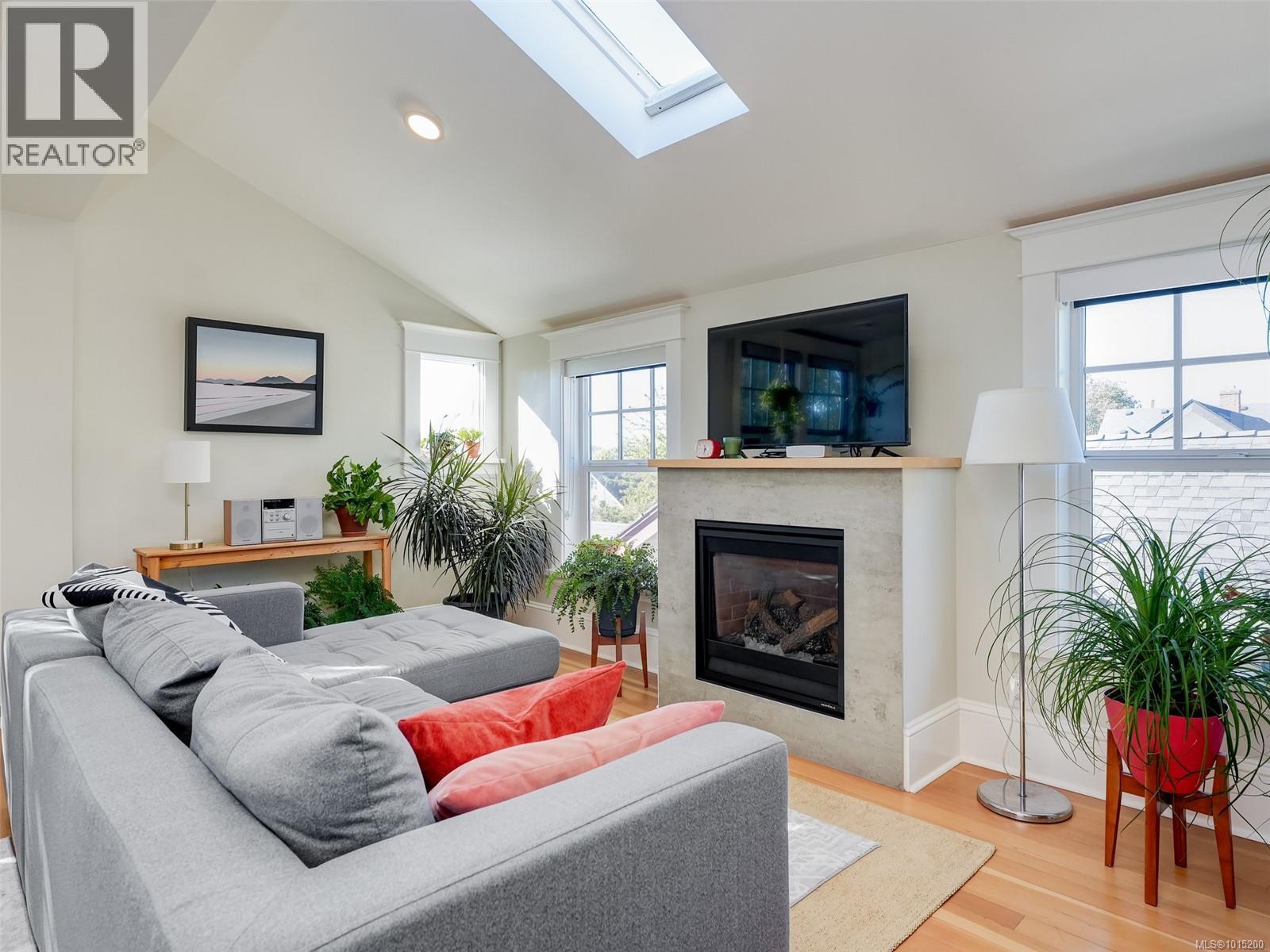  1165 Burdett Avenue, Victoria