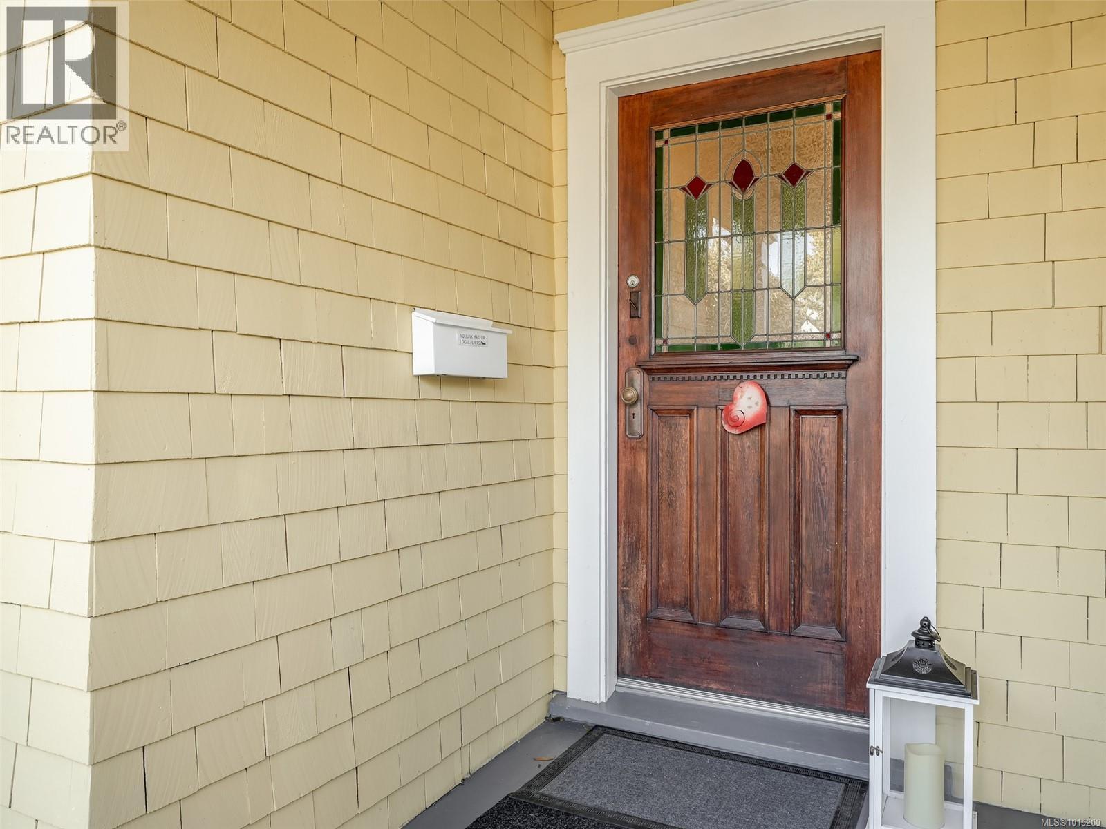  1165 Burdett Avenue, Victoria