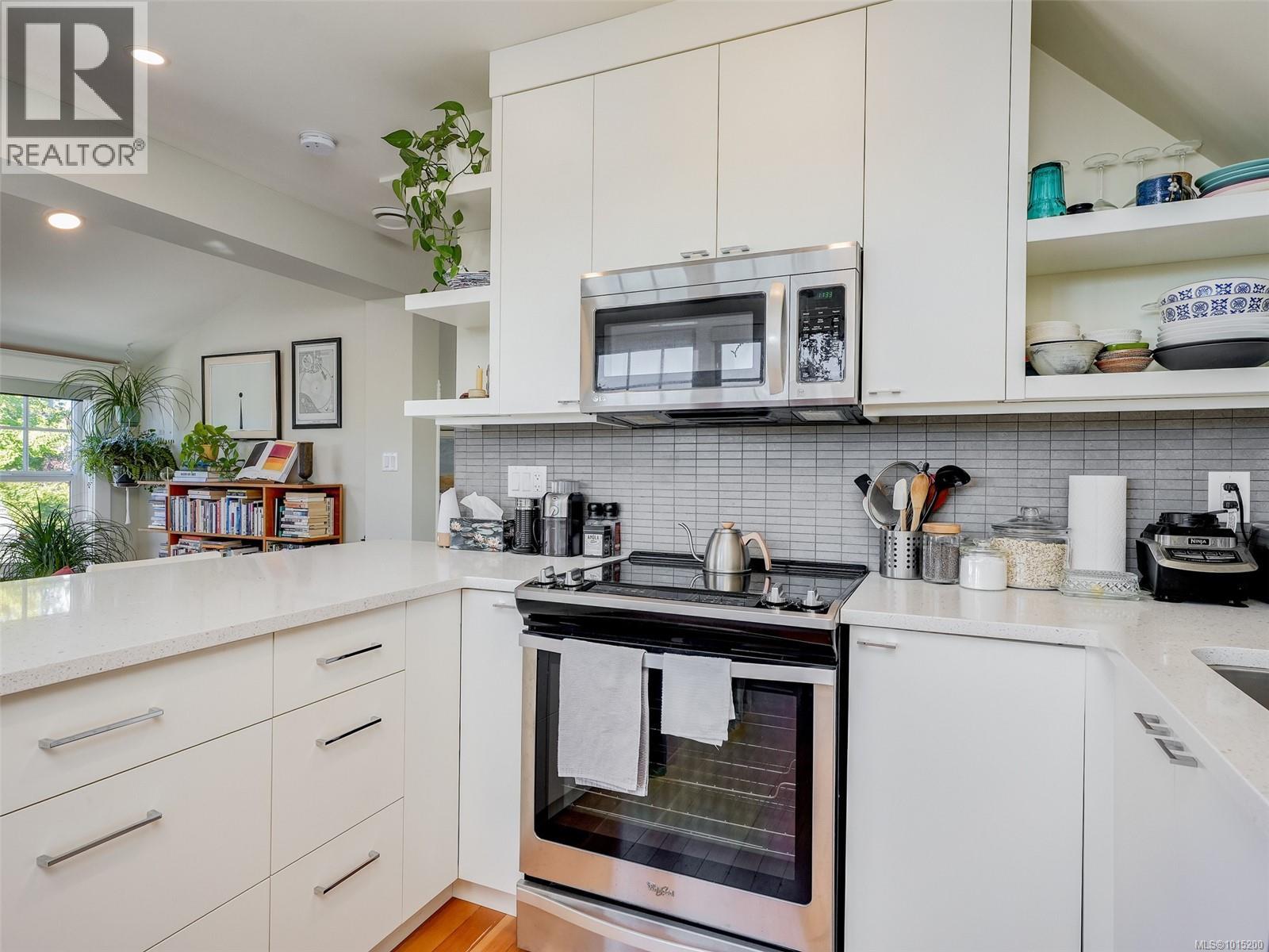  1165 Burdett Avenue, Victoria