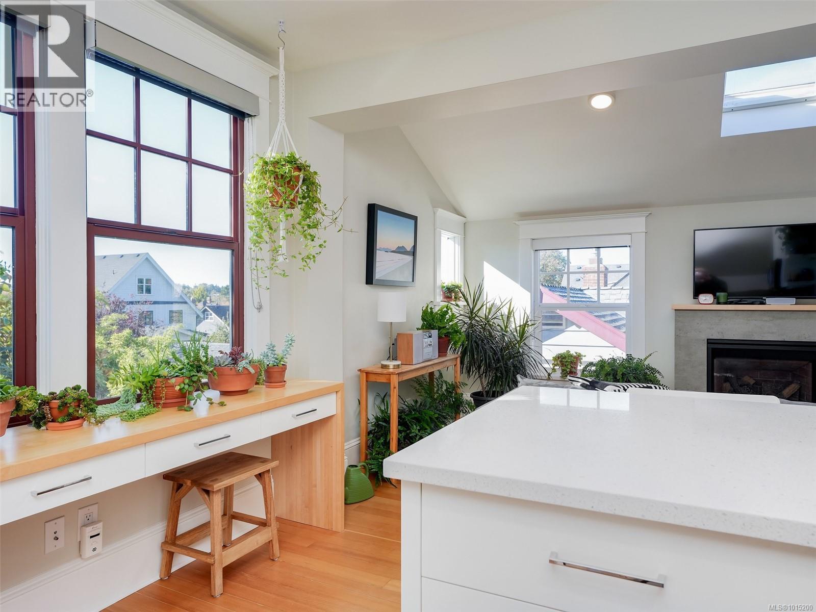  1165 Burdett Avenue, Victoria