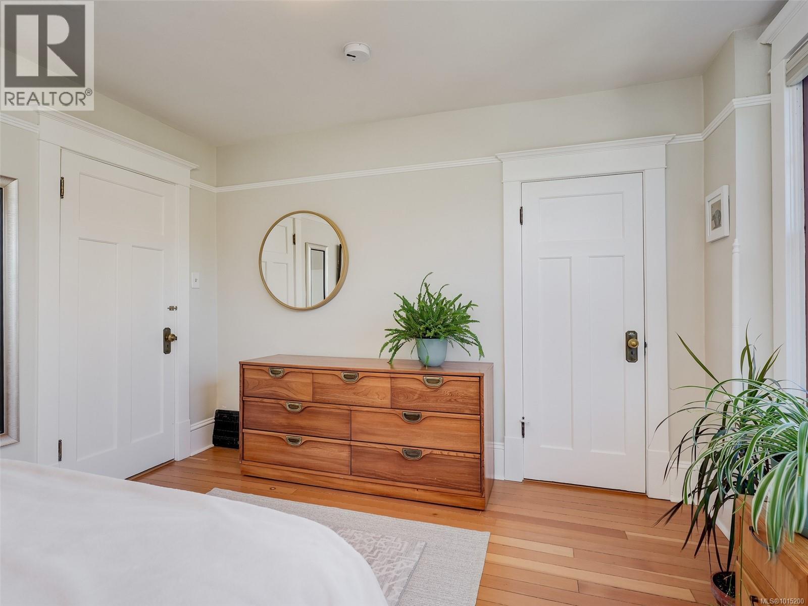  1165 Burdett Avenue, Victoria