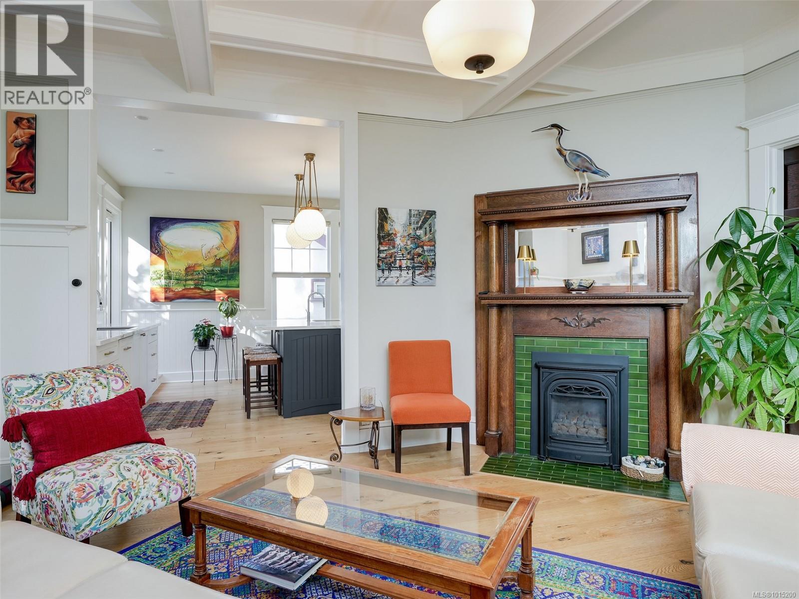  1165 Burdett Avenue, Victoria