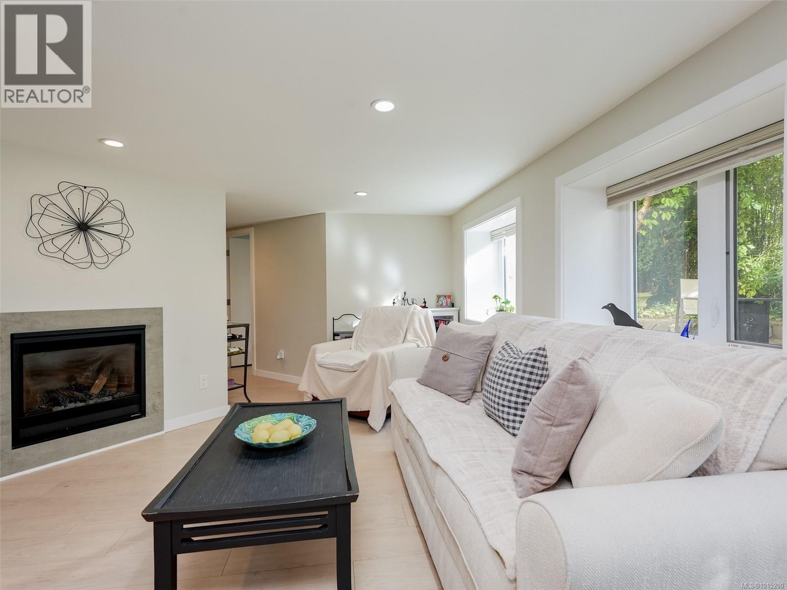  1165 Burdett Avenue, Victoria