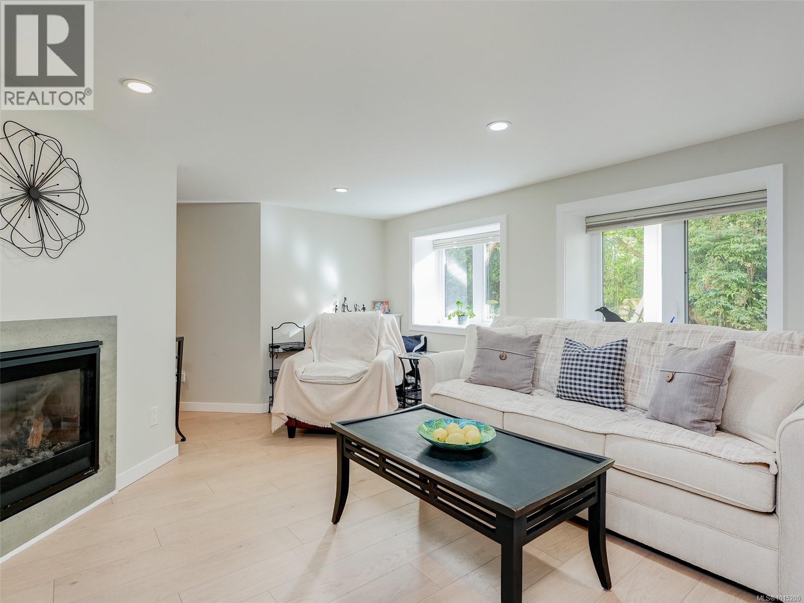  1165 Burdett Avenue, Victoria