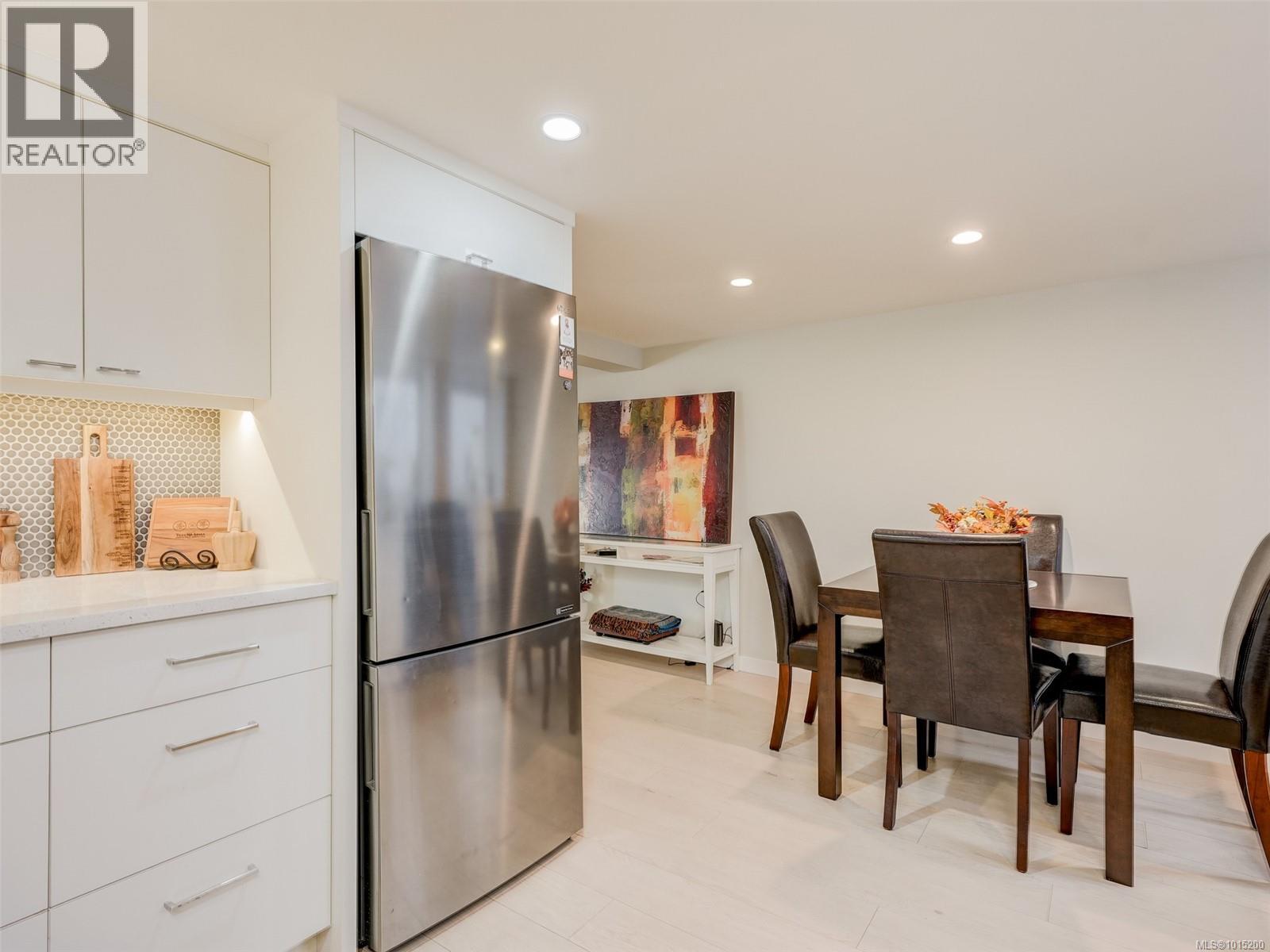  1165 Burdett Avenue, Victoria