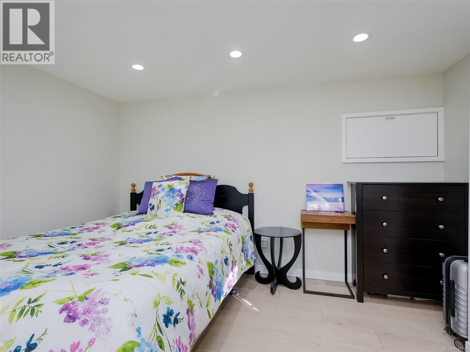  1165 Burdett Avenue, Victoria