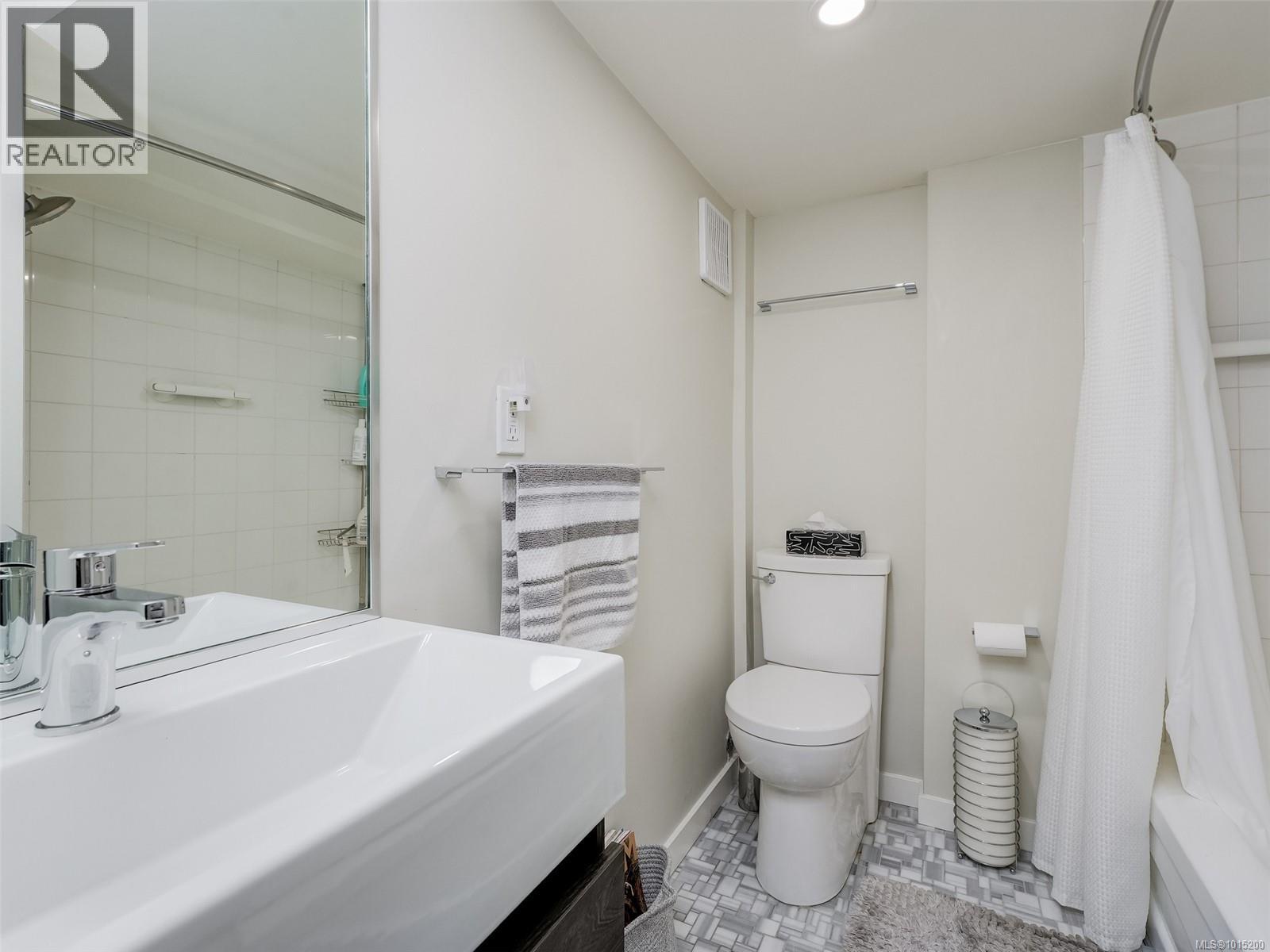  1165 Burdett Avenue, Victoria