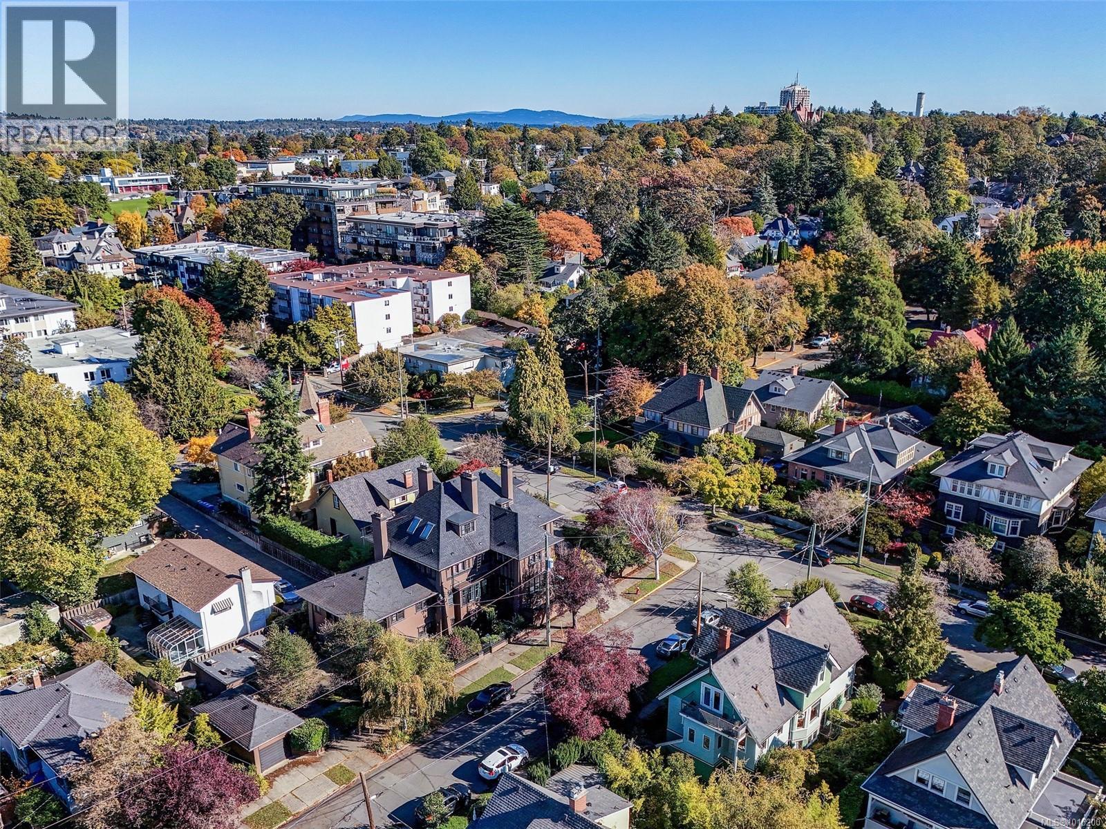  1165 Burdett Avenue, Victoria