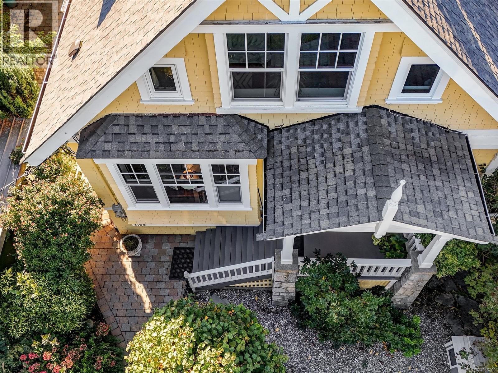  1165 Burdett Avenue, Victoria