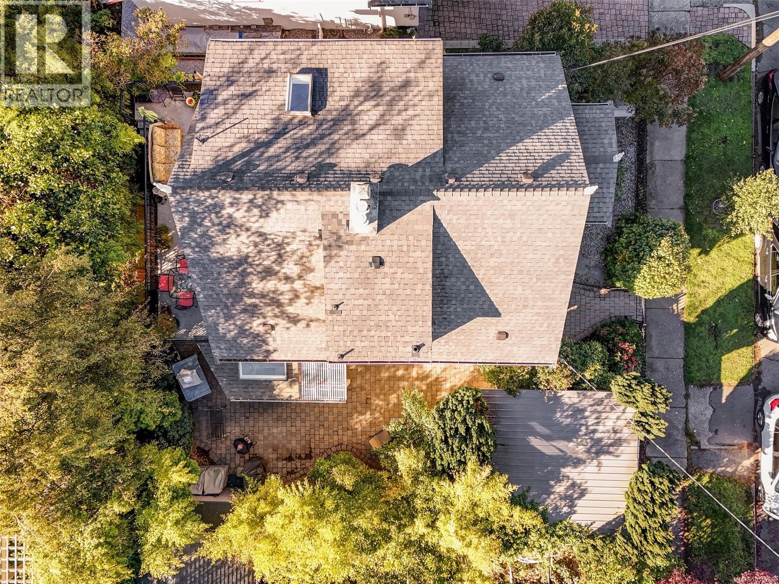  1165 Burdett Avenue, Victoria