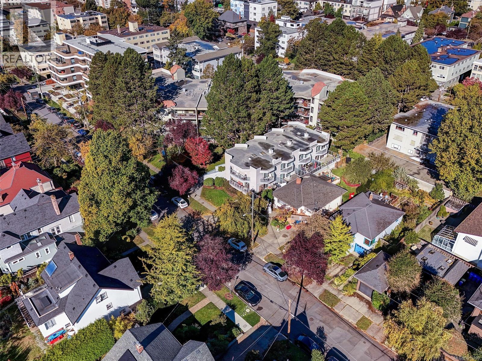  1165 Burdett Avenue, Victoria
