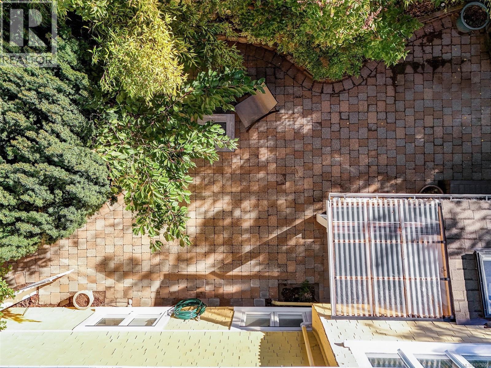  1165 Burdett Avenue, Victoria