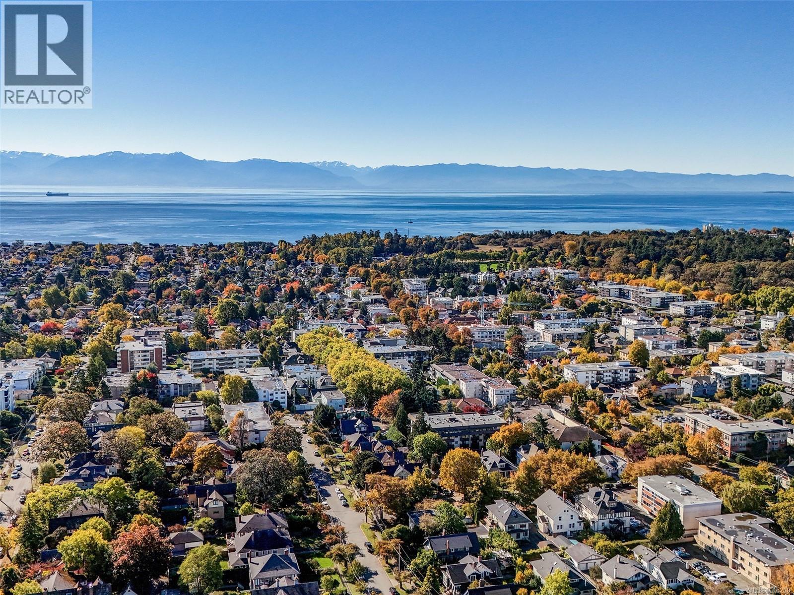  1165 Burdett Avenue, Victoria