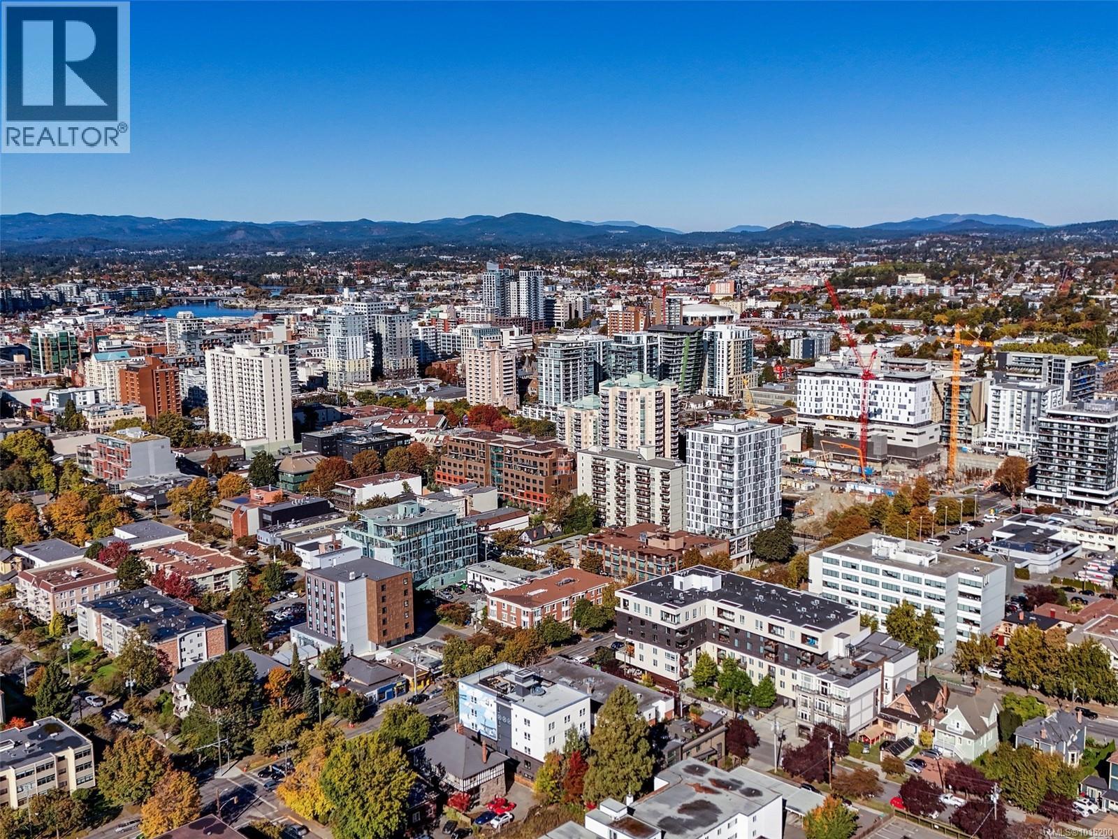  1165 Burdett Avenue, Victoria