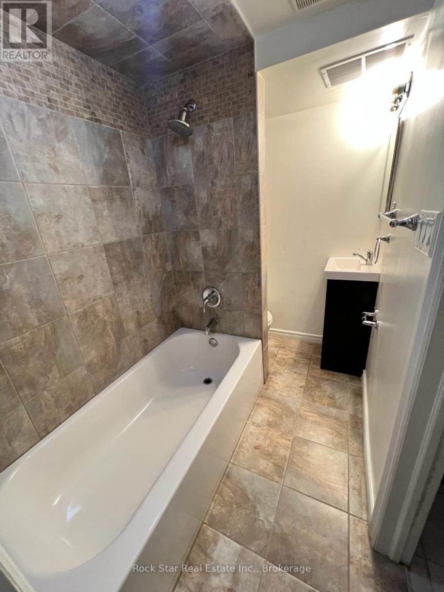 Single Family House for Sale in  DELANEY CRESCENT Barrie (Northwest) 