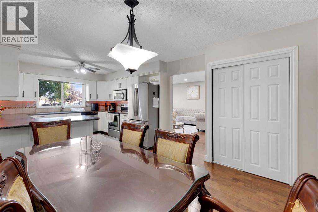Single Family House 4 Level for Sale in  Templehill Bay NE Temple Calgary 