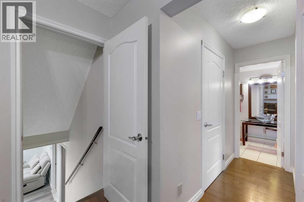Single Family House 4 Level for Sale in  Templehill Bay NE Temple Calgary 