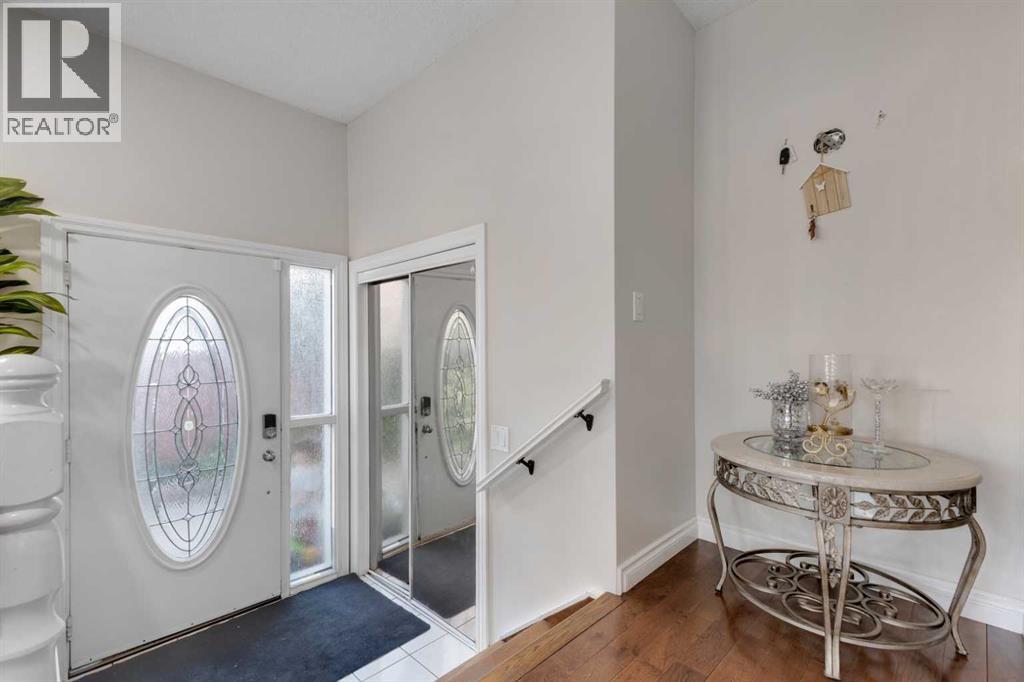 Single Family House 4 Level for Sale in  Templehill Bay NE Temple Calgary 