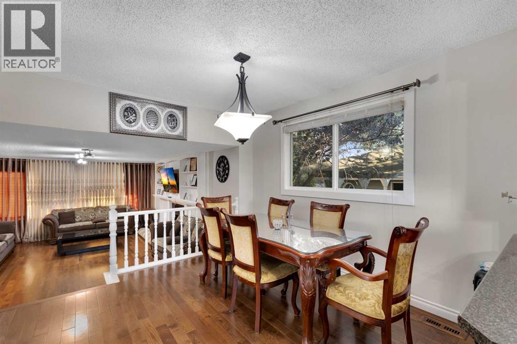 Single Family House 4 Level for Sale in  Templehill Bay NE Temple Calgary 
