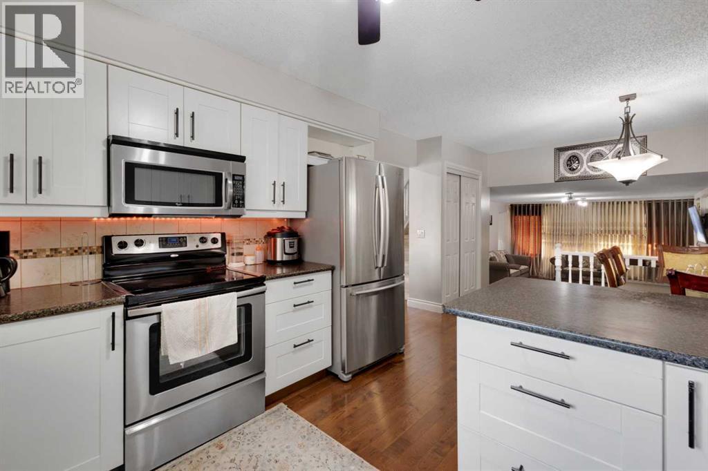 Single Family House 4 Level for Sale in  Templehill Bay NE Temple Calgary 