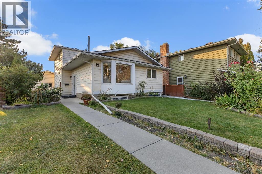 Single Family House 4 Level for Sale in  Templehill Bay NE Temple Calgary 