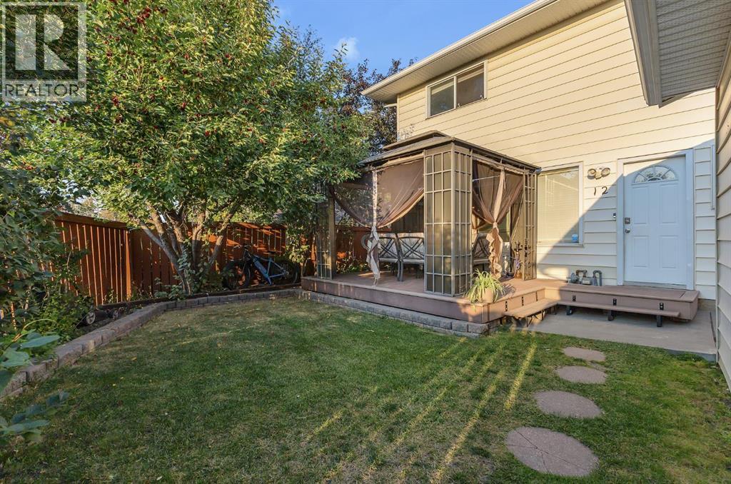 Single Family House 4 Level for Sale in  Templehill Bay NE Temple Calgary 