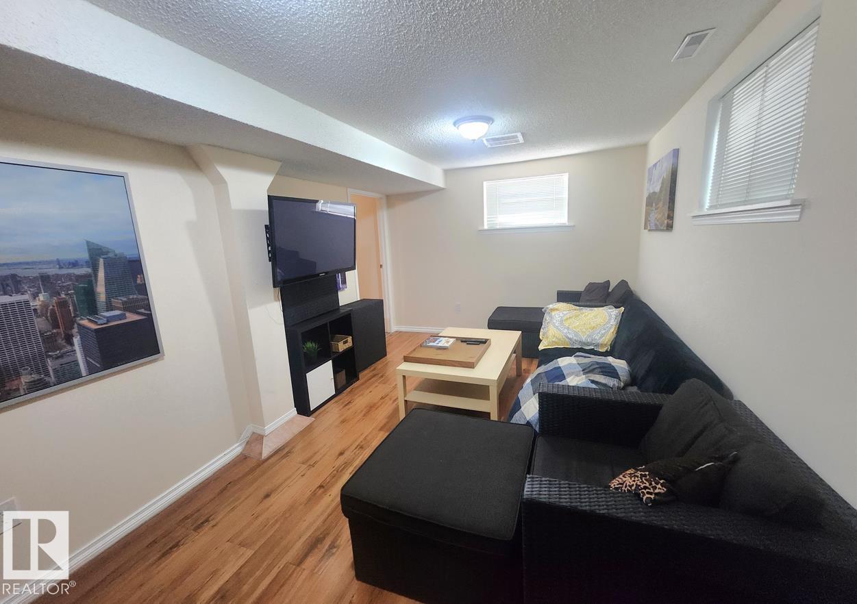 12339 89 ST NW NW, Edmonton