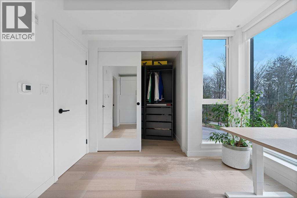 201 650 E 2ND STREET, North Vancouver