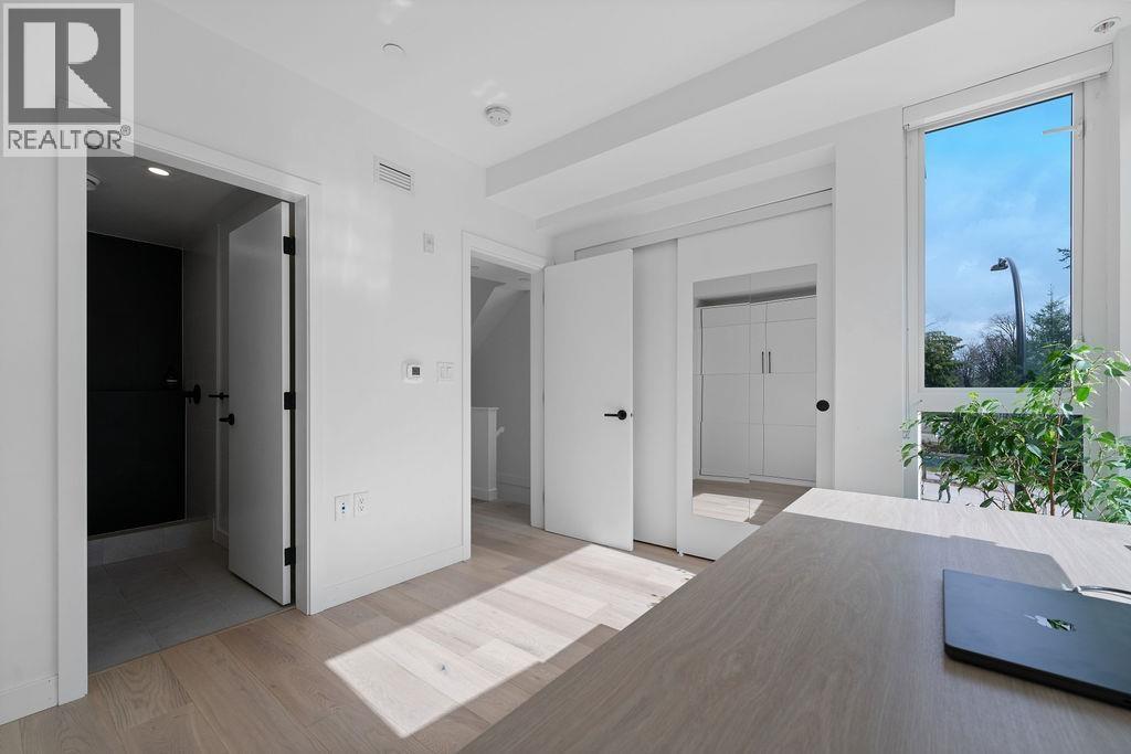 201 650 E 2ND STREET, North Vancouver