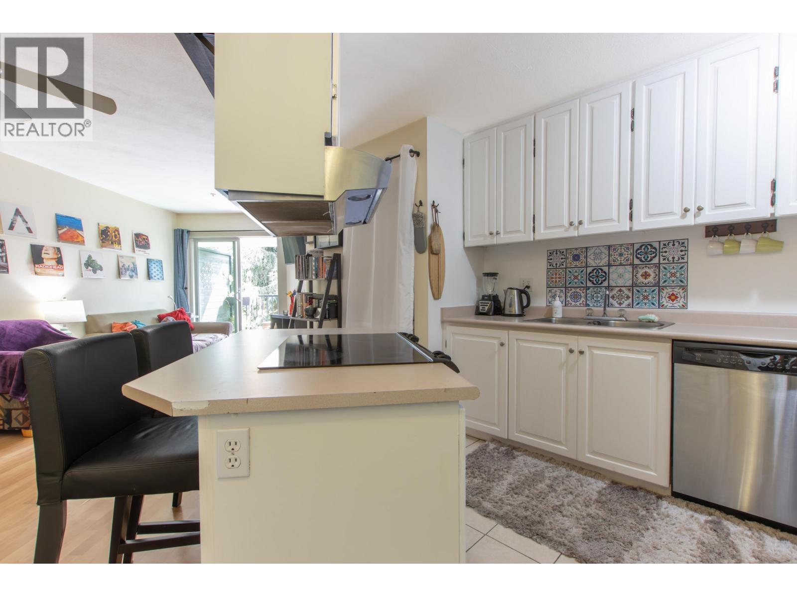 E210 40180 WILLOW CRESCENT, Squamish