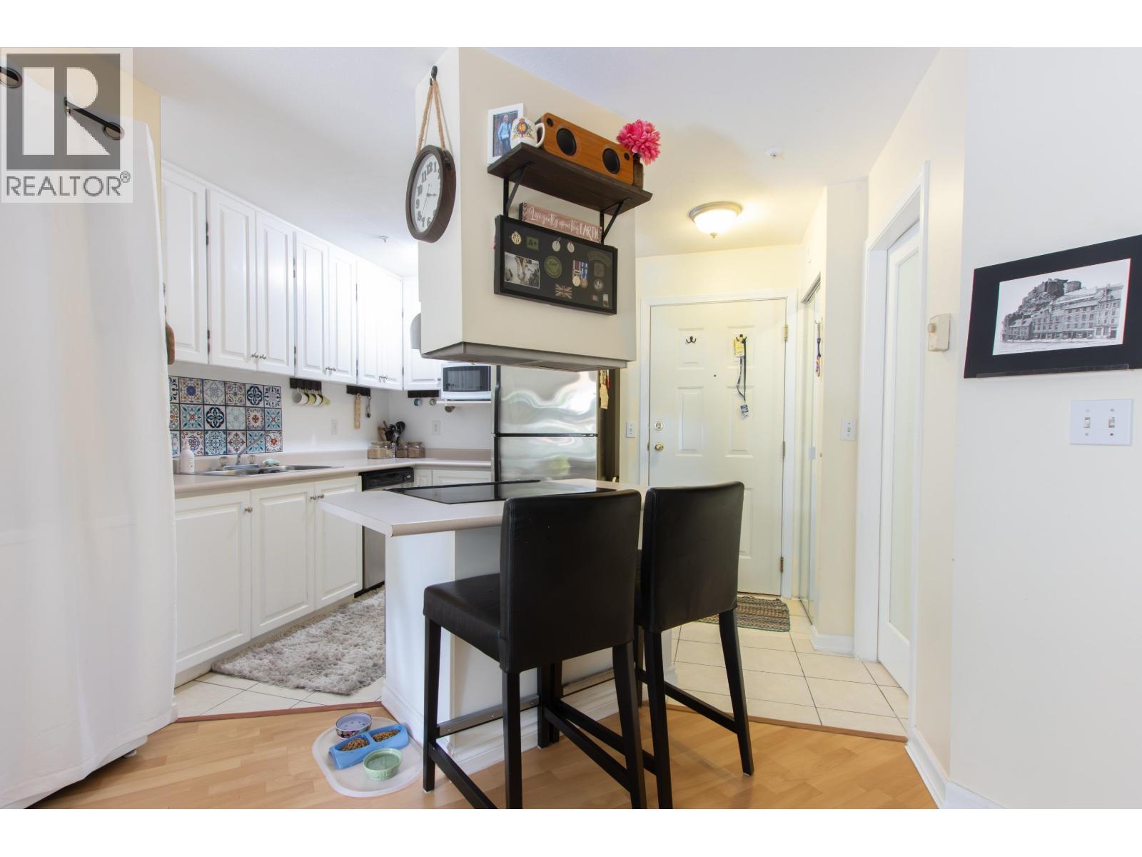 E210 40180 WILLOW CRESCENT, Squamish