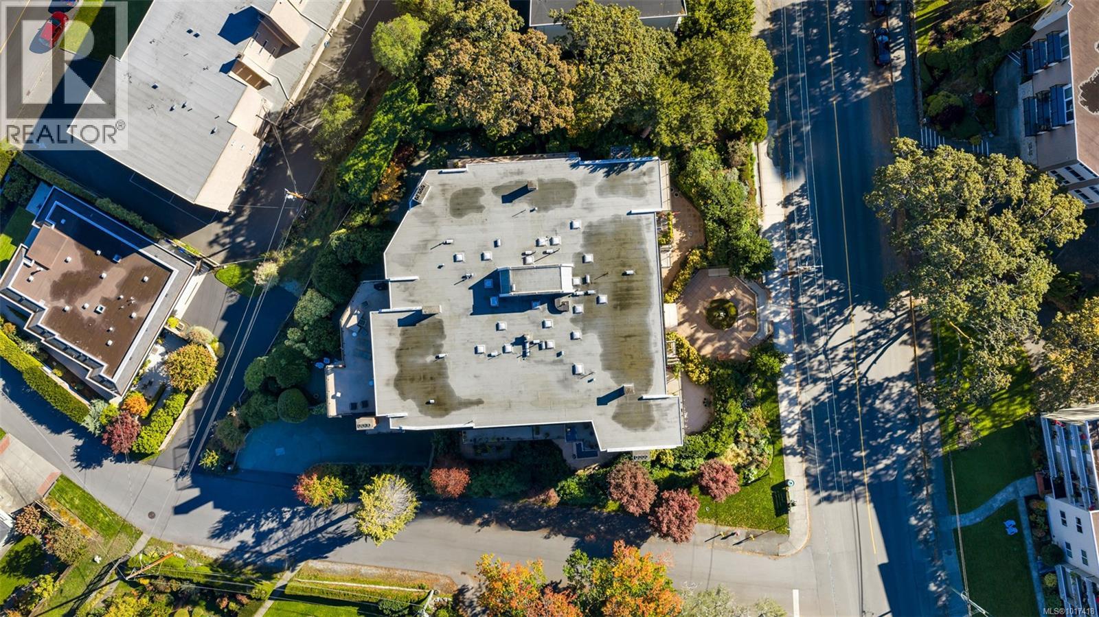 103 1375 Newport Avenue, Oak Bay