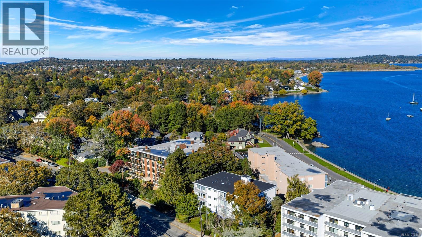 103 1375 Newport Avenue, Oak Bay