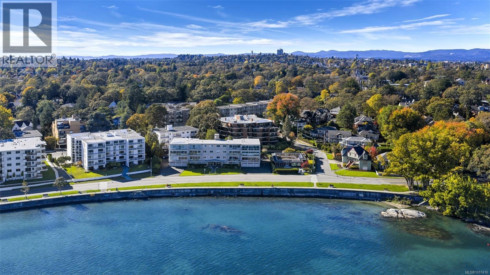 103 1375 Newport Avenue, Oak Bay