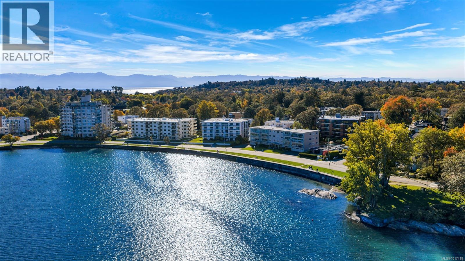 103 1375 Newport Avenue, Oak Bay